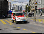 Feuerwehr Bern - Mercedes  BE  8530 unterwegs mit Blaulicht durch die Stadt Bern am 07.09.2020