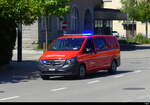 Feuerwehr St. Margrethen (Mercedes Vito ?) mit Blaulicht und Sirenen Einsatz vor dem Bahnhof in St. Margrethen am 2024.05.10