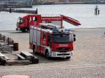Feuerwehrfahrzeug Marke Volvo am 23.04.13 in Kopenhagen bei einer Übung im Hafen.