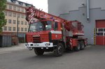 Ein schwerer Tatra Kranwagen der Feuerwehr in Liberec stand am 24.5.2016 nahe des Hauptbahnhof.