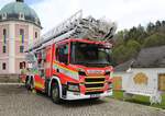 Am 28.04.2024 stellte die Feuerwehr des Kreises Karlsbad einige Fahrzeuge an der Burg in Becov nad Teplou in Tschechien aus. Dazu gehörte auch dieser moderne Scania Leiterwagen.