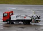 Am Flughafen Friedrichshafen wurde Anfang 2012 dieses Fahrzeug fotografiert, es handelt sich dabei um das das Abwasser aus Flugzeugen aufnimmt.