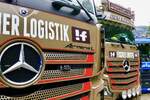 Die zwei Actros L von Fischer Logistik am 29.8.26 beim Diemtigtaler Truck Treff.