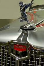 Auburn Automobil Company, Khlerfigur und Logo an einem Oldtimer-PKW, die US-amerikanische Firma bestand von 1900-37, Dez.2014