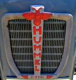 Hummel, Kühler mit Schriftzug und  Hummel  an einem Oldtimer-Ackerschlepper der Privatfirma aus Heitersheim/Baden, bestand bis Anfang der 1980er Jahre, Aug.2015