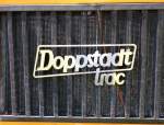 Doppstadt trac, Schriftzug am Khler eines schweren Allradschleppers, die Doppstadt GmbH in Velbert/Nordrhein-Westfalen baute von 1999-2006 Traktoren, Aug.2015 