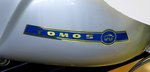 TOMOS, Tankaufschrift an einem Oldtimer-Moped von 1962, die 1954 in Slowenien gegründete Fabrik für Motorfahrzeuge ist bekannt für diverse Lizenzbauten, auch im PKW-Bereich, Okt.2016