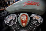 Indian Motorrad. Logo Schriftzug auf dem Tank und Emblem zwischen den beiden Zylinderblöcken. Foto: Berliner Motorrad Tage, BMT, 08.02.2019