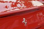 Detailansicht aufs Heck eines Ferraris am 1.12.21 vor dem Ain Dubai.