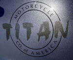 TITAN, Tankaufschrift an einem Harley Davidson Motorrad, Sept.2022