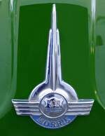 Morris, Kühleremblem am Minor 1000 Traveller, die englische Autofirma bestand von 1913-1962, Sept.2022