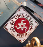 =Frontemblem des Lohner Porsche Mixte, Erstzulassung 1901, 4 Zyl.-Motor mit 5507 ccm, 28 PS, gesehen im Museum  fahr(T)raum - Ferdinand Porsche  in Mattsee/Österreich im Juni 2022