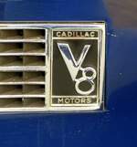 Cadillac V8, am Kühlergrill eines US-amerikanischen Oldtimers, Feb.2026