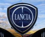 Lancia, Logo der 1906 gegrndeten italienischen Fahrzeugfirma mit Sitz in Turin, Dez.2013