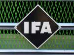 IFA, Logo am Khler eines Oldtimer-Busses H6, IFA bedeutet Industrieverband Fahrzeugbau und war der Zusammenschlu der Fahrzeugfirmen in der ehemaligen DDR, Mai 2014