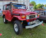 =Toyota Land Cruiser, ausgestellt bei der Oldtimerausstellung bei Schloss Fasanerie, 06-2025