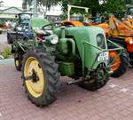 =Unitrac steht bei der Traktorenausstellung  Ahle Bulldogge us Angeschbach oh Lannehuse  in Angersbach im Juni 2018