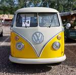 =VW T1 steht beim Bullitreffen in Ostheim/Rhön im Juni 2019