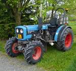 Schmalspur Traktor Eicher 656 VC, nimmt an der Rundfahrt Vintage Fuussekaul teil. 09.05.2023