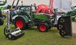 Fendt 211 Vario mit Front- und verstellbarem Heckm�hwerk gesehen bei der Landwirtschaftsmesse in Ettelbr�ck.