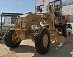 Caterpillar Grader, 120 M, fr schwieriges Gelnde, kann die Vorderrder in Schrglage bringen, gesehen beim Tag der offenen Tr der luxemburgischen Armee.