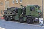 Scania Absetzkipper, Allrad, der luxemburgischen Armee, mit einem Hummer auf der Ladefläche, aufgenommen am Tag der offenen Tür der luxemburgischen Armee. 13.07.2025