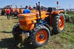 Fiat 450 DT, wartet mit einem Kartoffelroder auf seinen Einsatz beim Gromperefest in Binsfeld 07.09.2025 
In diesem Jahr hatte die Organisation die Fiat Traktoren ausgewählt um die verschiedenen Kartoffelernte Maschinen vorzuführen. 