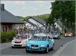 Die Begleitfahrzeuge der Luxemburgradrundfahrt (Tour de Luxembourg) verfolgten die Radprofis mit manchmal waghalsigen berholmanvern.