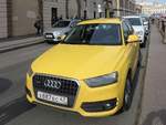 Audi Q3 in St. Petersburg, 10.9.17 

Genau hinsehen: Auf dem Armaturenbrett ist noch ein Q3 in gelb!