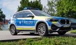 =BMW X1 der bayrischen Landespolizei steht im Juli 2022 zur Dienstverrichtung in Piding