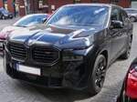 BMW XM, gesehen auf einem Parkplatz. 05.2026