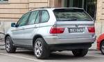 Rückansicht: BMW X5, erste Generation.