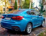 Rückansicht: BMW X5 in blau, gesehen in November, 2019.
