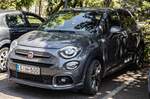 Hier ist ein Fiat 500X SUV (erste Generation, erste Facelift) zu sehen. Foto: Juni, 2025.