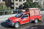 Ein reichlich bepackter Isuzu Pick-Up in Kairo. (Dezember 2018)