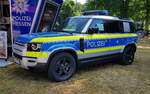 =Rover Defender der hessischen Landespolizei, eingesetzt beim Bürgerfest  200 Jahre Landkreis Fulda  auf dem Gelände von Schloß Fasanerie im Juni 2022