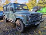 =Land Rover Defender eines Ausstellers steht auf dem Ausstellerparkplatz bei der Bulldogmesse in Alsfeld, 10-2025