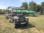 Land Rover gesehen am 17. August 2018 auf der Elch- und Rentierfarm Golz in Kleptow.