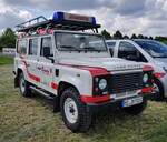 =Land Rover als Einsatzfahrzeug der JOHANNITER vom Regionalverband RHEINHESSEN, steht auf dem Parkplatz der Rettmobil 2022, 05-2022
