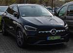 Hier ist ein Mercedes-Benz GLA zu sehen.