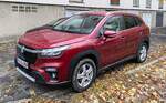 Suzuki S-Cross (Baureihe ab 2020 Farbe: Energetic Red).