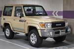 Hier ist ein Toyota LandCruiser J70 zu sehen. Klassisches Aussehen und Aufbau, aber Baujahr 2022. Foto: M�rz, 2026