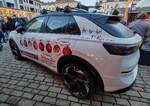 =VW T-Roc steht als Werbetr�ger eines Autohauses auf dem Weihnachtsmarkt in Meinigen, 12-2025