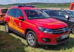 =VW Tiguan als Kommandowagen der Feuerwehr SELIGENSTADT, abgestellt auf dem Parkplatz der 2025er Rettmobil in Fulda
