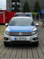VW Tiguan der Polizei Frankfurt am 28.06.14 in Frankfurt beim Osthafen Festival 2014