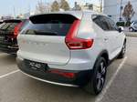 Heckansicht des Volvo XC 40 T3 Momentum XCITE der am 23.2.21 bei einem Händler in Gümligen steht.