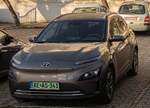 Hyundai Kona Electric (erste Generation Facelift in der Farbe  Silky Bronze ). Foto: 02.2027
