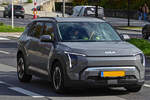 Kia EV3, im Bild festgehalten in der Stadt Luxemburg.
