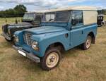 Land Rover Series III SWB (S hort W heel B ase) im Farbton marine blue aus dem Jahr 1981.