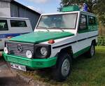 =MB 280 GE, Bj. 1988, 2,8 l, 156 PS, hier als SW 3 (Sonderwagen 3), ausgestellt im Polizei-Oldtimer-Museum Marburg, Oktober 2023. Diese gepanzerten Fahrzeuge wurde für besondere Sicherheitslagen im In- uns Ausland eingesetzt z. B. auch für die Aufgabenwahrnehmung der UN.